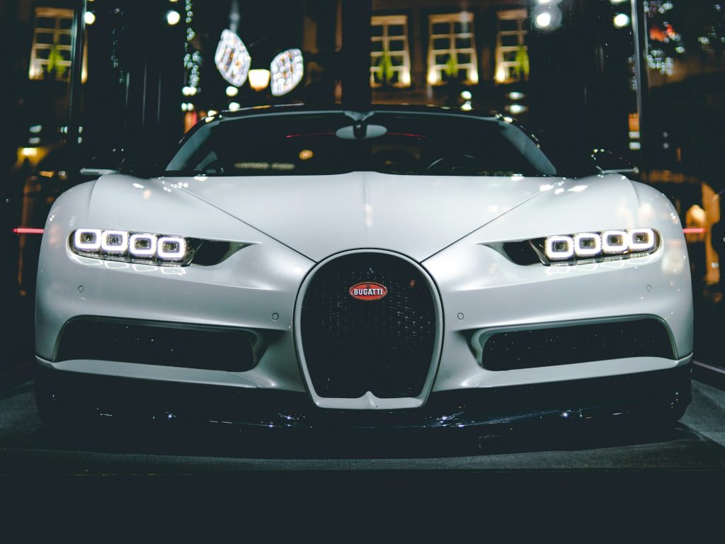 Última unidade do Bugatti Centodieci é entregue com visual exclusivo